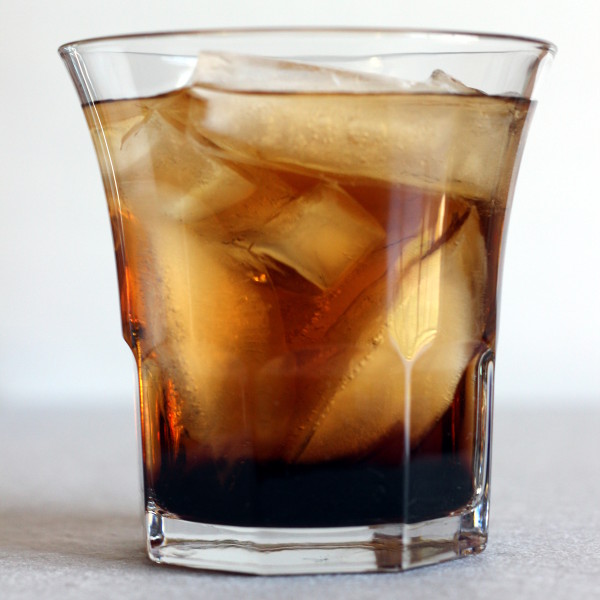 Black Russian drink recipe: vodka and Kahlua over ice